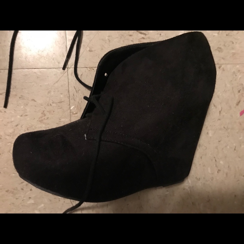 Size 10 Soda Black bootie wedges